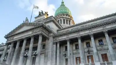 El plan del Gobierno para aprobar leyes en cuotas y el termómetro que encendió la reforma del Banco Central