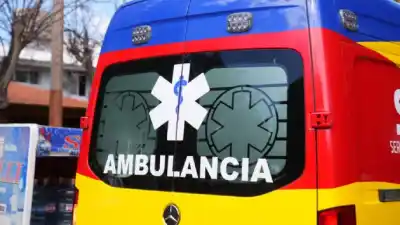 Impacto fatal en Godoy Cruz: un hombre muere tras chocar contra un colectivo de turismo
