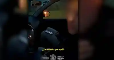 Manejó más de un kilómetro por la banquina y la Policía lo esperaba: su reacción sorprendió a todos