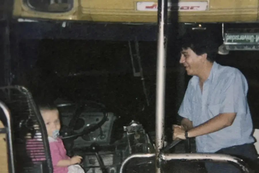 900x600_con-su-pap-hijo-colectivero-destaca-rol-familia-formacion-musical-personal--cortesa-michel-fontanet-1130662-165020.webp