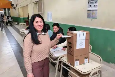 Votó la intendenta interina de Fernández: su mensaje y el clima de la jornada electoral
