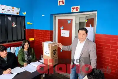 Votó en La Banda y lanzó una dura advertencia: "Nos están robando votos"