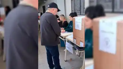 El mensaje de Julio Castro tras votar en Añatuya: "Lo más importante es que nos dure la democracia"