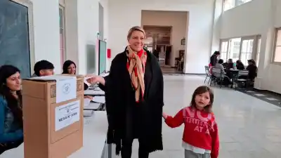 Votó en el Colegio del Centenario y dejó un mensaje contundente sobre el futuro de la ciudad