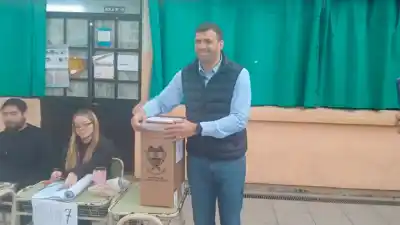 Cancha inclinada y un mensaje contundente: Pérez Carletti votó y apuntó contra el oficialismo