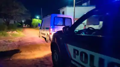 El grito que salvó una vida: la desgarradora escena que un niño encontró en el patio de su casa en Añatuya