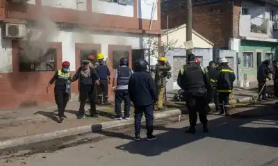 Un incendio en Banda del Río Salí dejó cuatro intoxicados: ¿qué pasó en la vivienda?