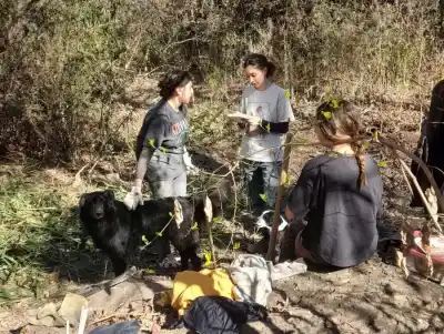 El Día de la Pachamama se celebró en Villa Nueva con una jornada de restauración a orillas del río