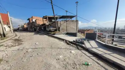 La escalera que iba a inaugurar el gobierno y terminó en un nuevo dolor de cabeza para los vecinos