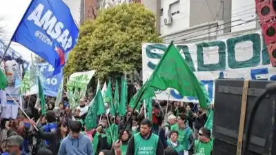 Gremios docentes de Santa Fe desafían a Pullaro y van a la Justicia por el aumento fijado por decreto