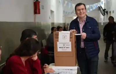 Votó Zamora y lanzó una propuesta que puede cambiar las elecciones en Santiago