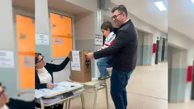 El voto de Mussetti y su mensaje: "Cada vecino hoy va a ser protagonista con su voz"