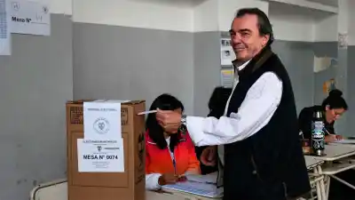 El mensaje de Niccolai tras sufragar en la Capital: “Cada ciudadano debe expresar su decisión”