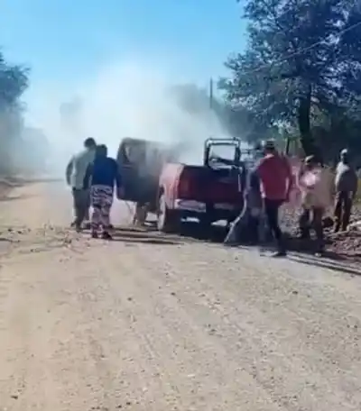El regreso de Huachana sumó otro episodio alarmante: una camioneta se incendió en plena ruta