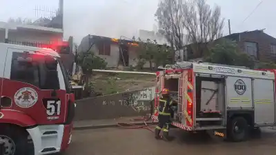 Mientras denunciaba a su ex en la comisaría, le incendiaban la casa en Comodoro
