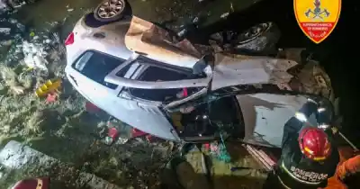 Quedó atrapado tras un vuelco en Circunvalación y el rescate demandó dos horas