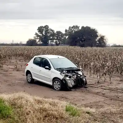 Impactó contra una columna en el acceso a Winifreda y dejó una imagen que sorprendió a todos