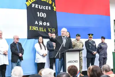 El emotivo festejo por los 100 años de la Escuela 19: el gobernador Passalacqua sorprendió con un mensaje clave