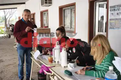 ¿Quién fue el primer intendente en votar en Pinto? El gesto que marcó la jornada