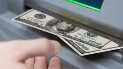 El dólar barato desató una fiebre inesperada: los bancos registran un fenómeno que preocupa al gobierno