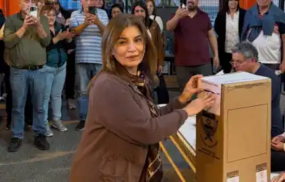 El gesto de Mónica Bustamante tras emitir su voto en Ojo de Agua que sorprendió a todos