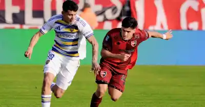 Velasco apareció en el momento justo y Boca rescató un empate agónico ante Newell's