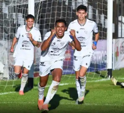 El Gigante explotó: Chaco For Ever le ganó a Morón y se sacó la mufa del descenso