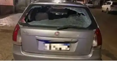 Tiroteo en plena noche: un auto quedó acribillado en Comodoro Rivadavia y la Policía busca a los atacantes