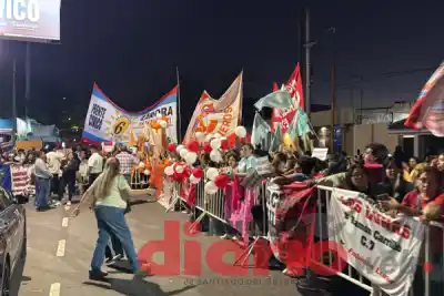 El búnker del Frente Cívico en Capital se llenó de militantes y banderas en una noche de alta expectativa