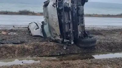 Un auto volcó en la Ruta 3 y el conductor contó qué lo hizo perder el control