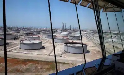 Irán golpea el corazón petrolero de Arabia Saudita: drones, un barco hundido y el precio del crudo se dispara