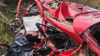 Ruta 14: un auto que iba a un encuentro de motos chocó contra un camión y dejó dos muertos