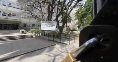 Vuelven las clases y los docentes paran: qué pasará este lunes en las escuelas de La Plata
