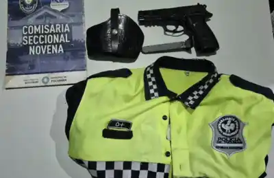 Un jubilado se disfrazó de policía en Villa Amalia y lo que llevaba en la cintura lo delató
