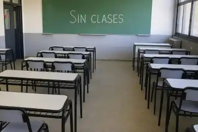 Alerta en Río Mayo: el deshielo complica las calles y suspenden las clases