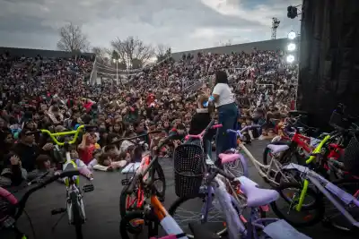 Miles de familias despidieron las vacaciones en un mega festejo en Quilmes: ¿qué pasó en el Polideportivo?