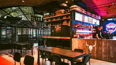 Comer afuera, un lujo cada vez más lejano: más de la mitad de las familias ya no pisa un restaurante