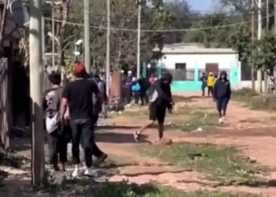 Domingo de terror en Salta: balacera entre vecinos en plena calle