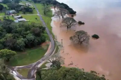 El Río Uruguay se calma, pero el alerta persiste en las riberas correntinas