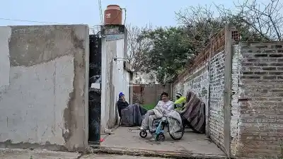 Escándalo en geriátricos: exempleadas denuncian abandono, sedación y hacinamiento en residencias de la misma dueña
