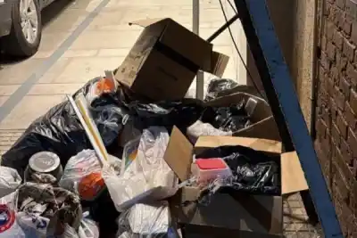 Residuos patológicos en plena vereda de Cambá Cuá: los vecinos piden una solución urgente