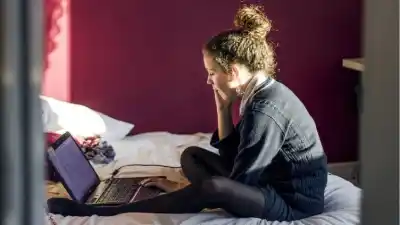 El drama silencioso que afecta a los chicos: cada vez pasan más horas frente a una pantalla y esto es lo que les provoca
