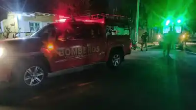 Un motociclista terminó contra un poste en el barrio 3 de Febrero: la insólita maniobra que lo provocó