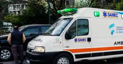 Choque en avenida Yrigoyen: una moto de alta cilindrada terminó contra una camioneta