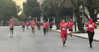 Comenzó el festejo por los 121 años del Pincha: la multitudinaria maratón que paralizó la Ciudad