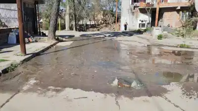Desborde cloacal en Palpalá: el drama que padecen los vecinos del barrio Santa Bárbara B