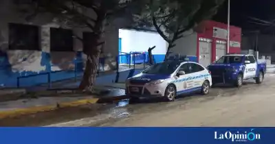 Entró con un cuchillo a una rotisería, no consiguió el dinero y escapó con un sándwich y una gaseosa