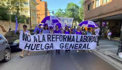 Plaza Independencia se llenó de docentes: el reclamo que pone en jaque el inicio de clases