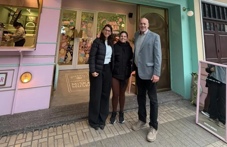 Agustina Resino, líder del emprendimiento, presentó su modelo de trabajo basado en la elaboración artesanal de productos de pastelería.