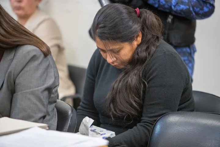 En el banquillo. Mariela Altamirano, mamá biológica de Ángel Nicolás Lópe. Foto Martín Levicoy